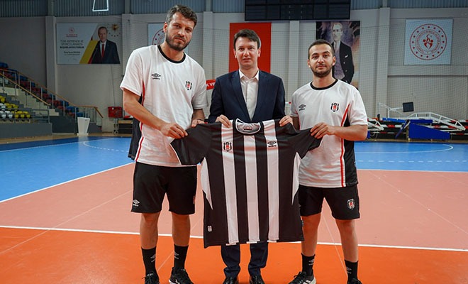 Gürses Beşiktaş’ı Ziyaret Etti