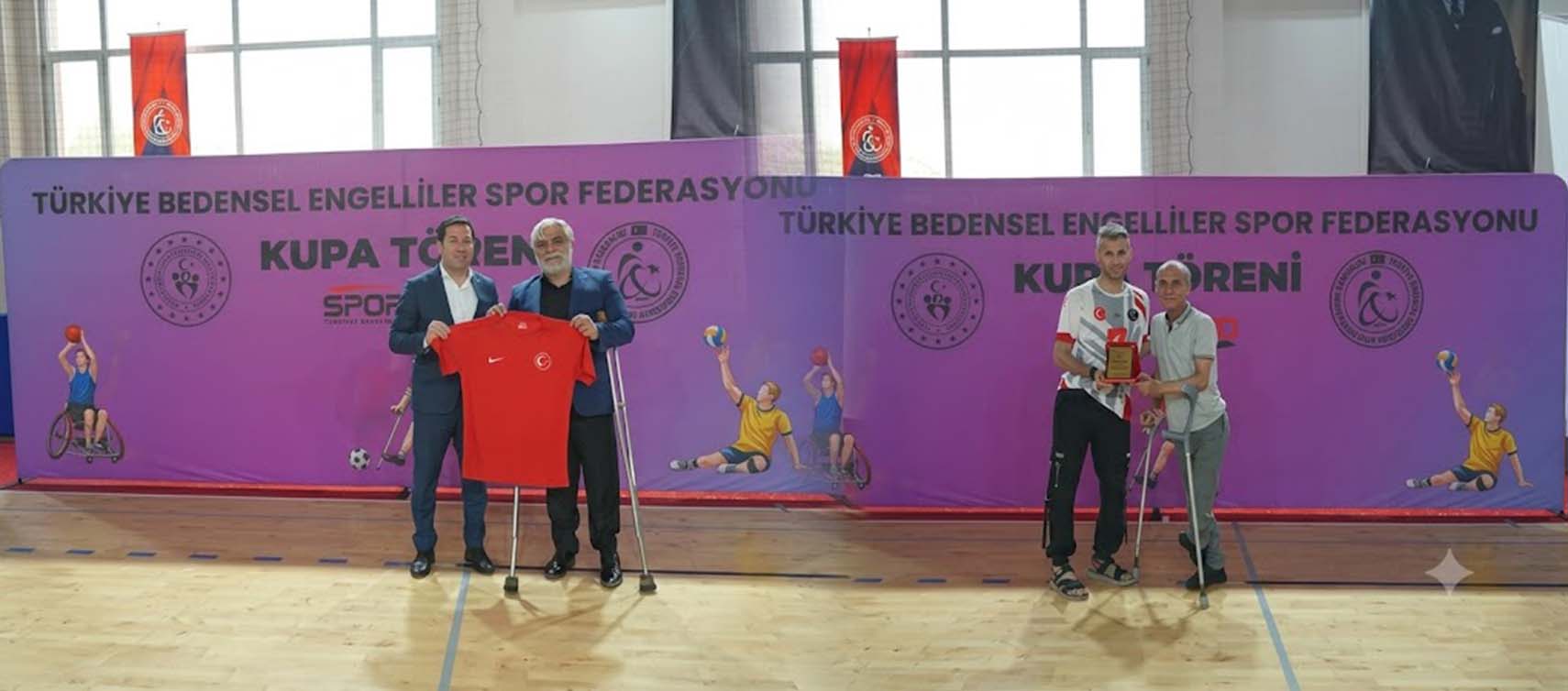 Kupa ve Madalyalar Sahiplerini Buldu