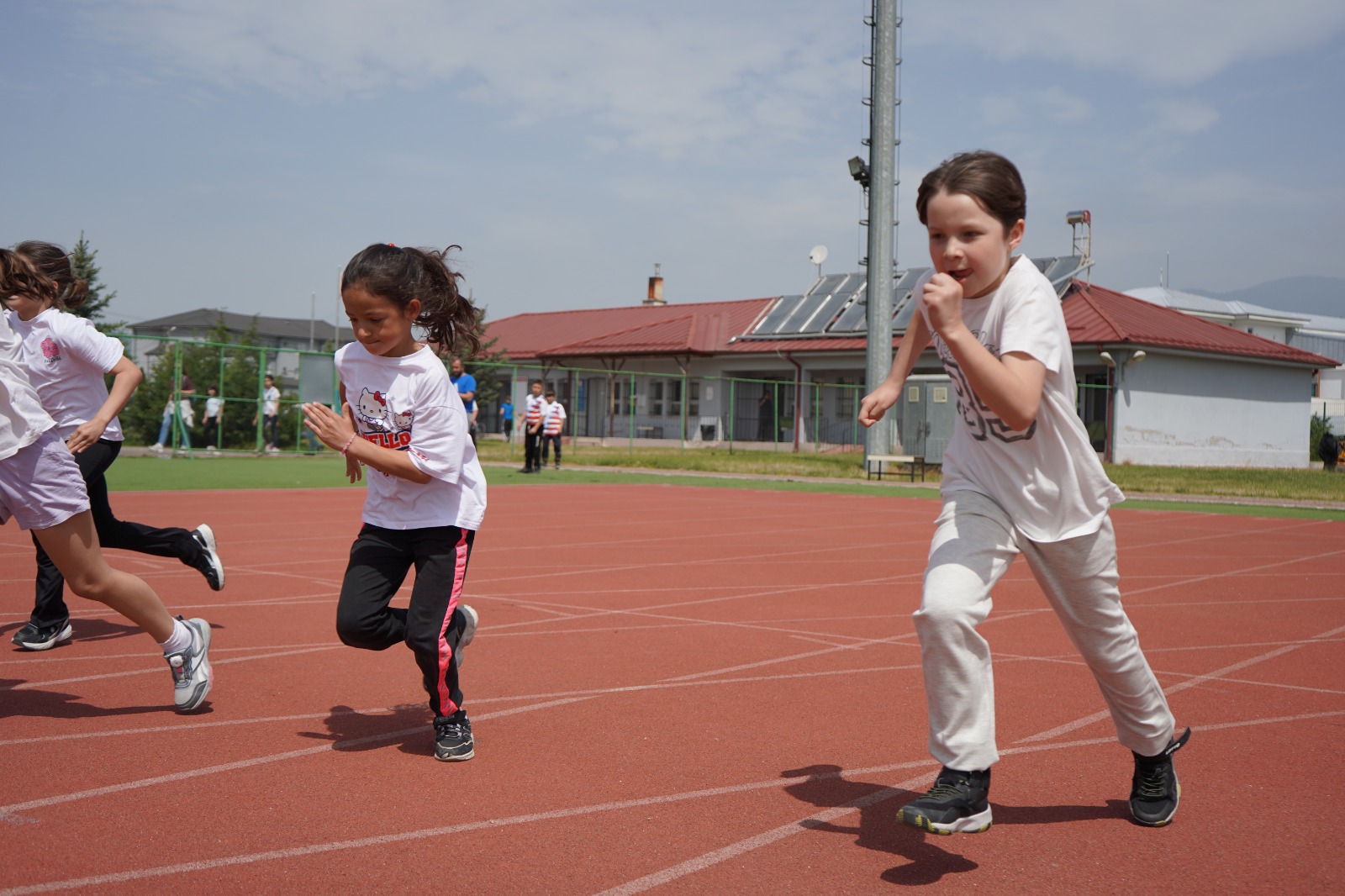 Minikler Atletizm Şenliğinde Buluştu 