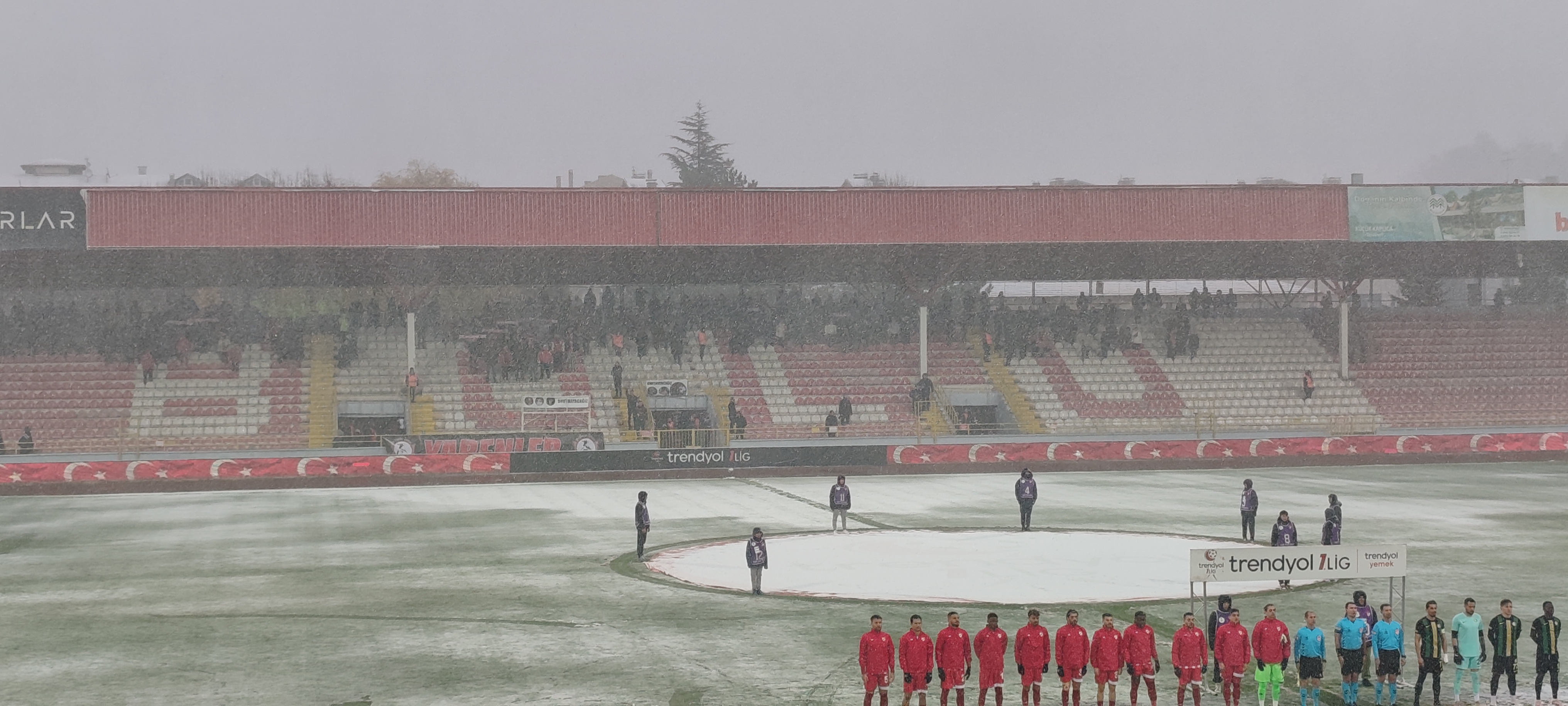 Tribünler Yine Boş